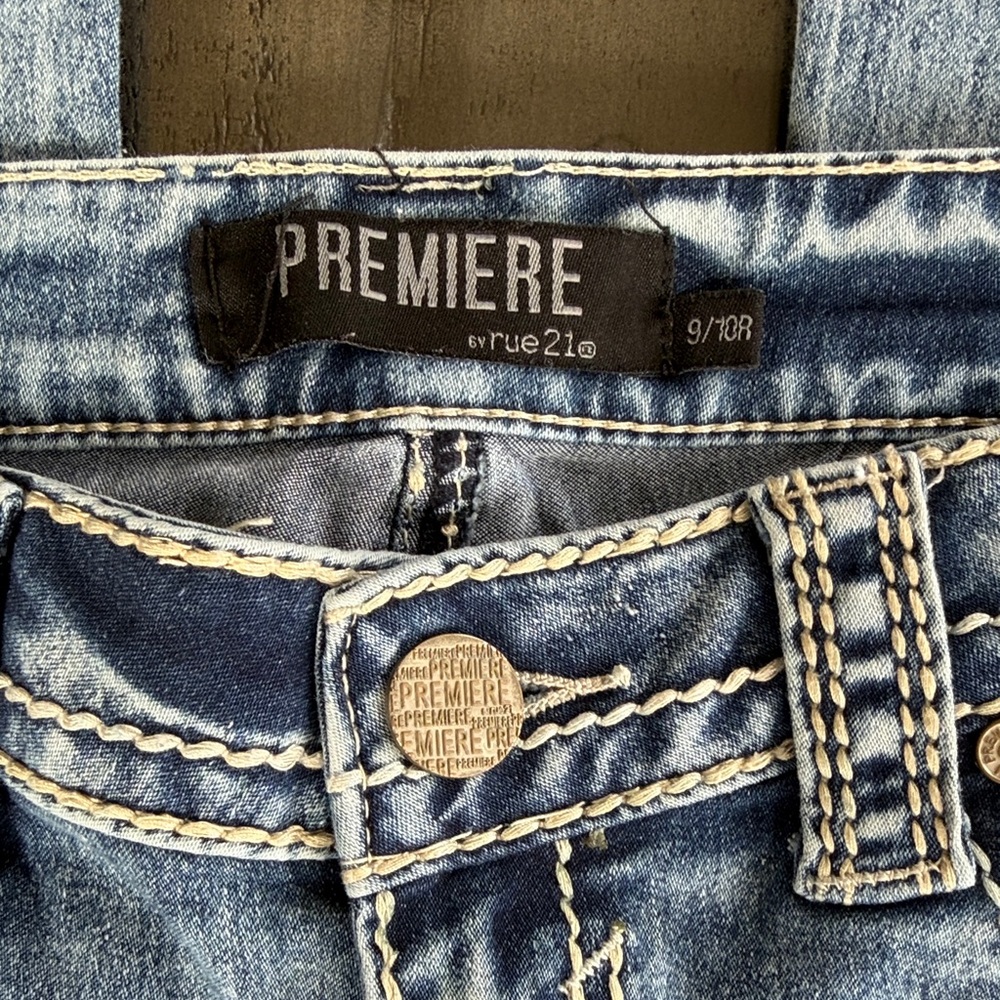 Premier Women's Light Blue Boot Cut embellished Distressed Jeans. Size 9/10 - Picture 3 of 8